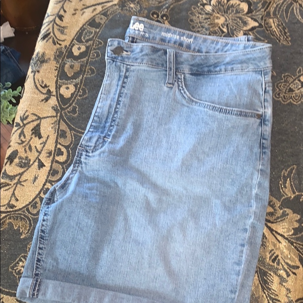 Lee mid rise shorts